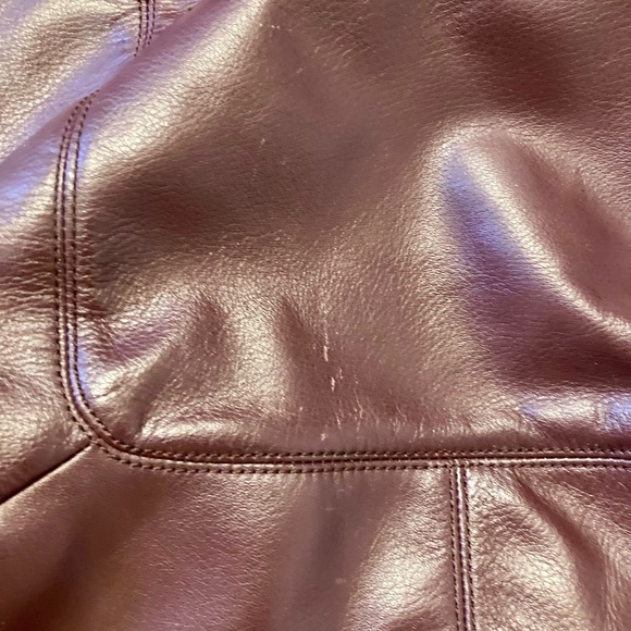 Burgundy Coach bag minimal signs of wear - Picture 2 of 11